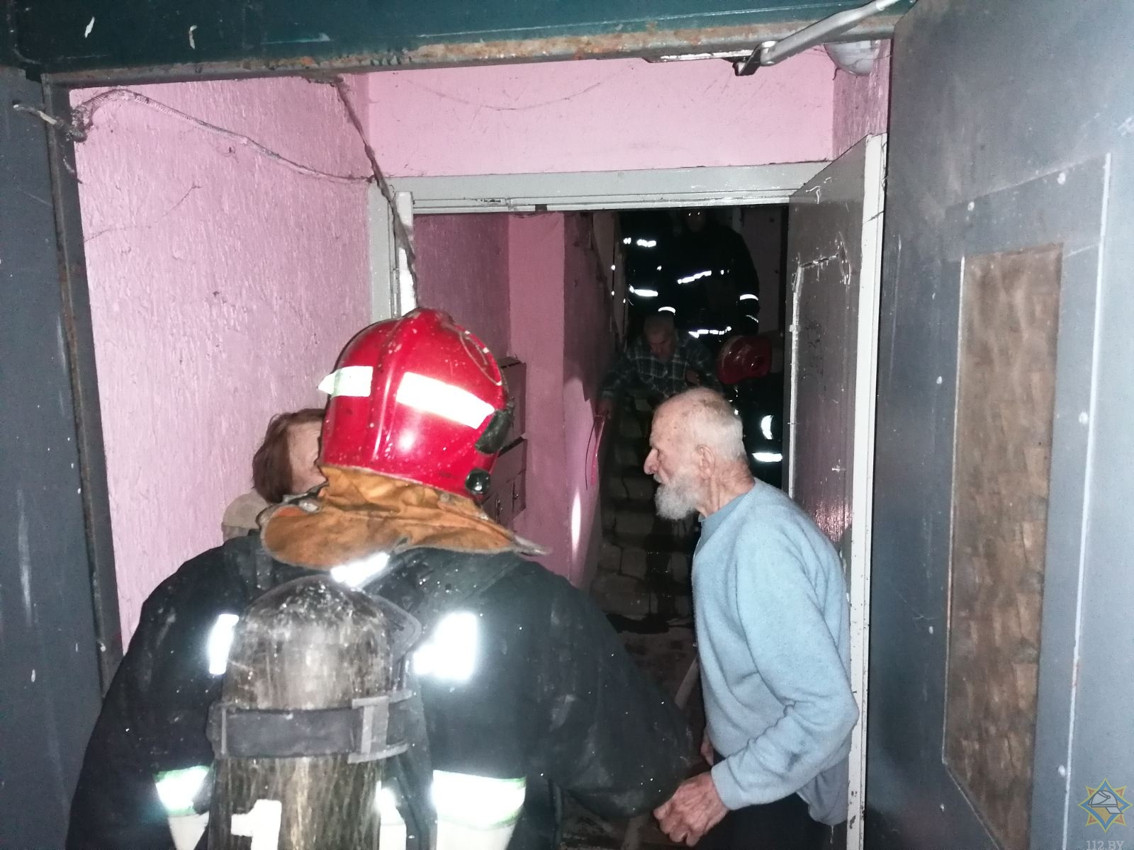 На пожаре в Витебске спасены хозяйка квартиры и её гость -4