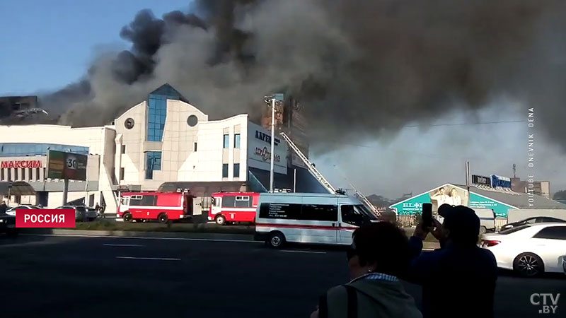 Во Владивостоке горел крупный торговый центр: названа вероятная причина пожара-1