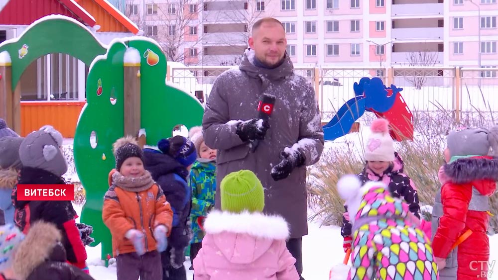 Снежки для детей и повышенная внимательность для автолюбителей. Как в Беларуси встретили первый снег?-28