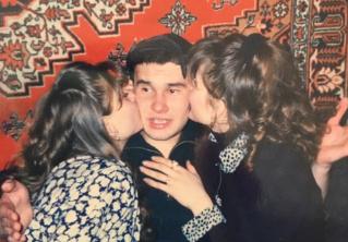 Молодые родители. Выросшие дети показали давние фотографии своих мам и пап
