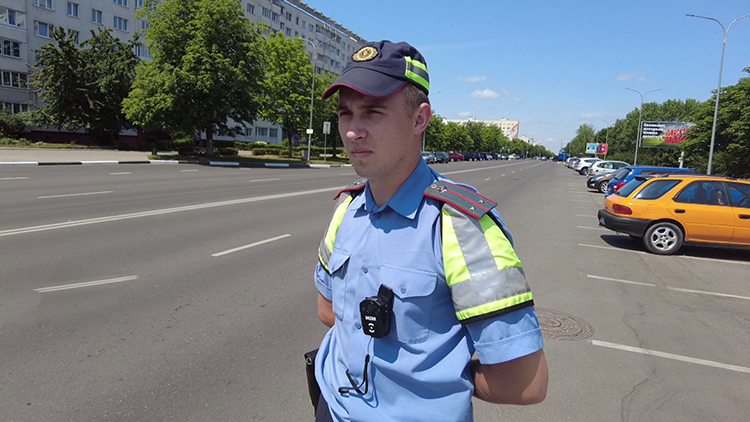 Не оставляйте детей и животных в машине! В ГАИ напоминают правила безопасности во время жары
