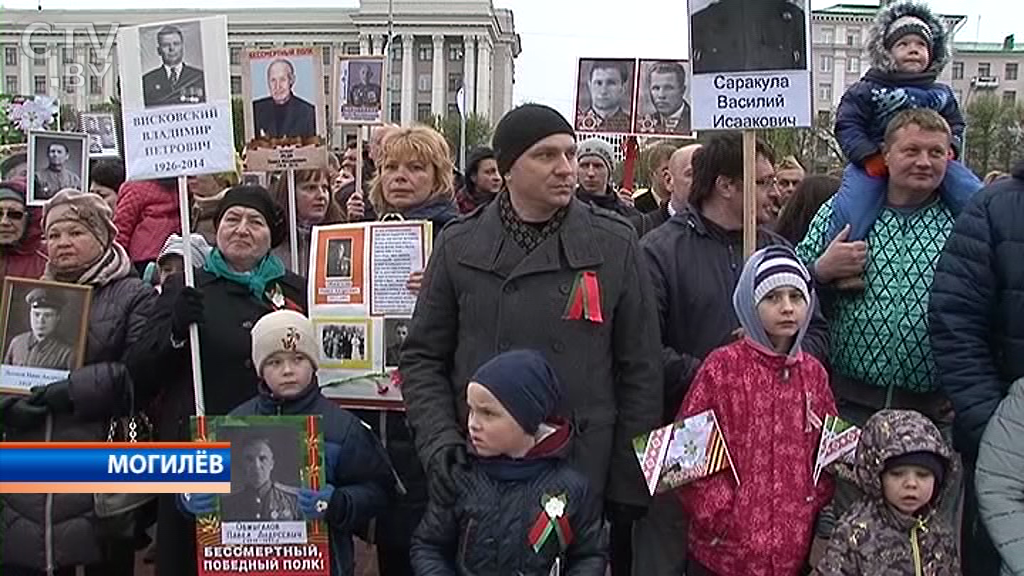 Беларусь отмечает День Победы: шествие с портретами ветеранов в Бресте и копия знамени над Рейхстагом в Могилеве-8