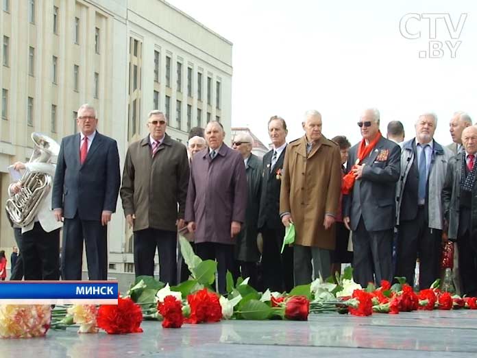 Первомай в Минске: возложение цветов и венков к памятнику Ленину и чествование представителей трудовых династий