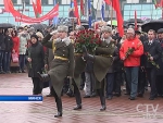 День Октябрьской революции в Минске: на площади Независимости возложили венки к памятнику Ленина