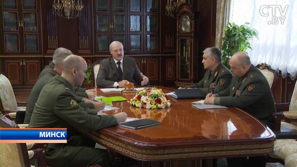 Александр Лукашенко: «Человек в погонах контролирует обстановку вообще, ему до всего должно быть дело»-1