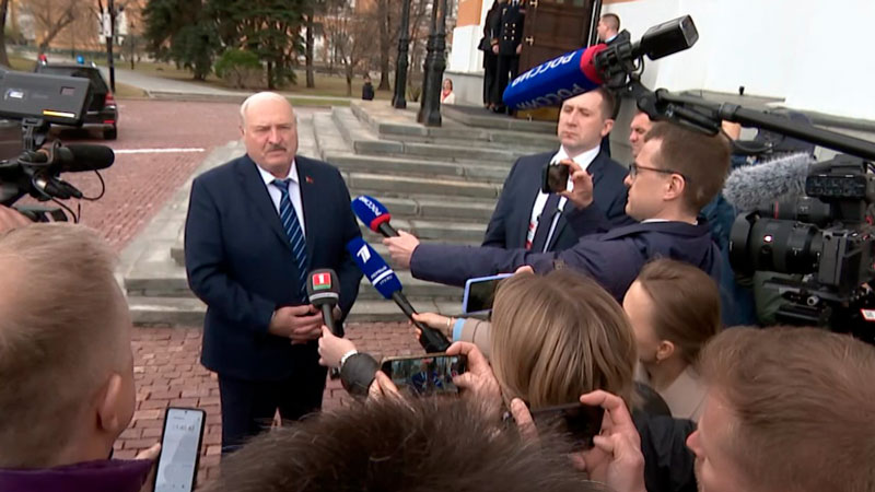 Лукашенко: ни я, ни Путин не хотим, чтобы страдал братский нам украинский народ
