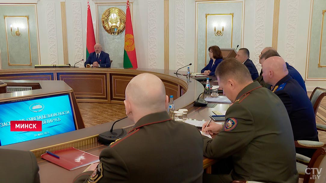 Александр Вольфович: только за последнюю неделю отмечены 25 вылетов разведывательной авиации вдоль границ Беларуси-7