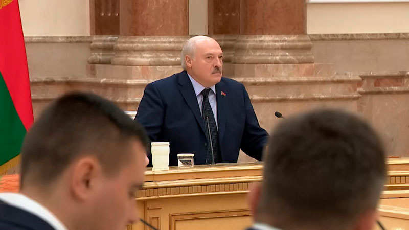 Лукашенко: «Нельзя ломать под себя интеллигенцию»