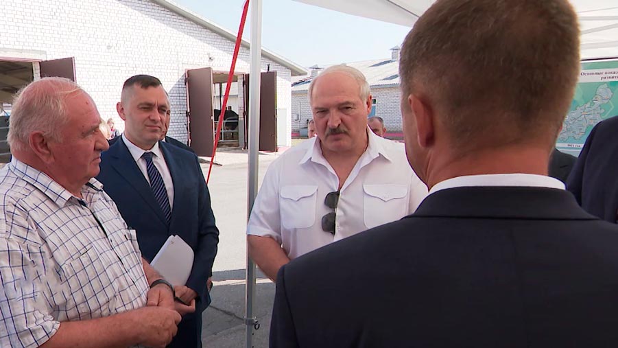 Александр Лукашенко: «Я грубо скажу: не дай бог война – мы тут все дыбом встали и защищали страну»