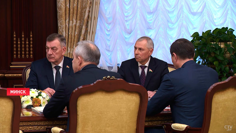 Лукашенко поздравил Путина с убедительной победой на выборах-7