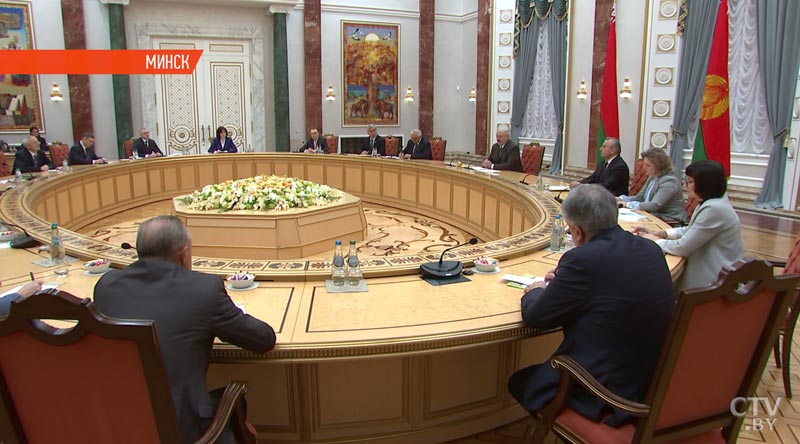  Александр Лукашенко предлагает судьям Конституционного Суда вести активную преподавательскую работу в вузах       -6