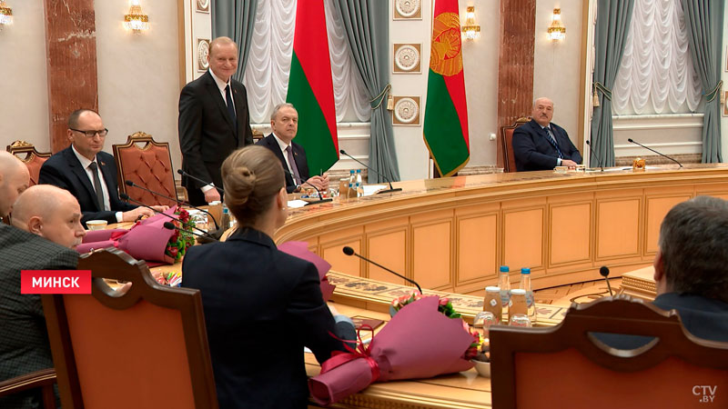 Президент о перспективах белорусской микроэлектроники: «Рынок бешеный сегодня, особенно в России»-4