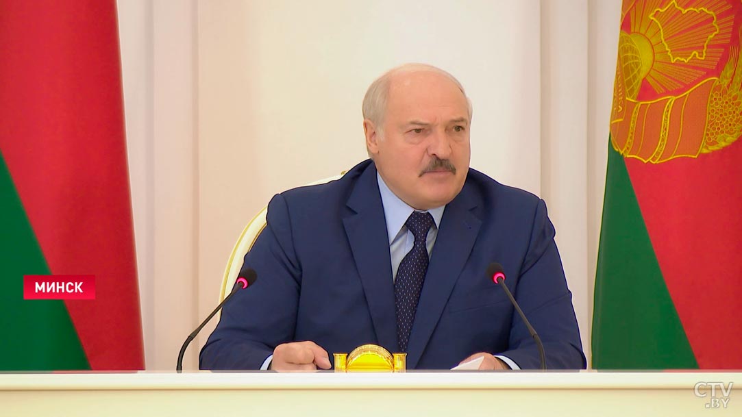 «Вы, пожалуйста, с ними разбирайтесь там сами». Александр Лукашенко высказался о мигрантах в Европейский союз-4