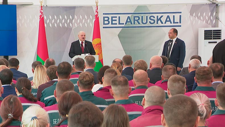 Лукашенко – шахтёрам: «Новых успехов в вашем тяжёлом, но нужном стране, да и миру, труде»