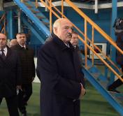 «У нас нет нефти, как в России: море нефти, море газа. Они спят». Александр Лукашенко с рабочей поездкой в Добруше