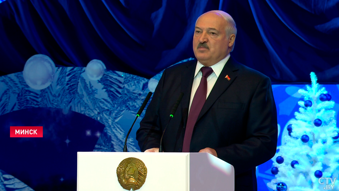 Лукашенко: «Новый год – это праздник, который каждого взрослого побуждает стать волшебником»-22