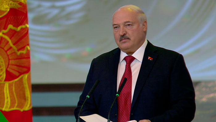 Лукашенко: от того, какие праздники и символы впускаем в свой дом, зависит будущее наших детей