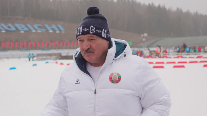 Лукашенко: даже если мы акцизы повысили на сигареты, мы что, у человека кусок хлеба отобрали?