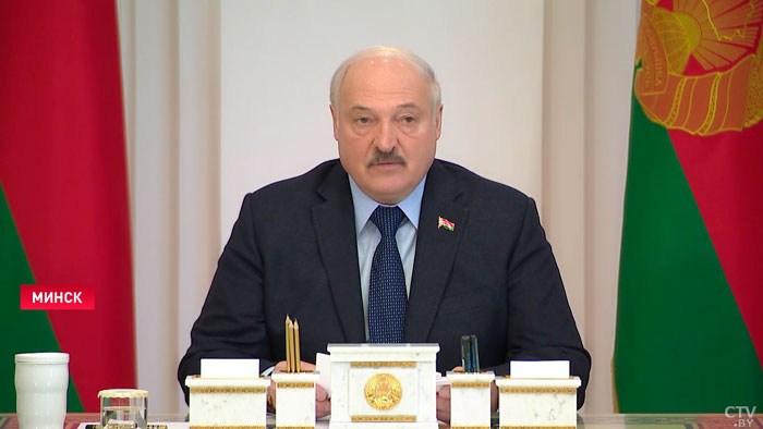 Александр Лукашенко: «Каждая просьба о приёме в гражданство пристально изучается соответствующими службами»-10