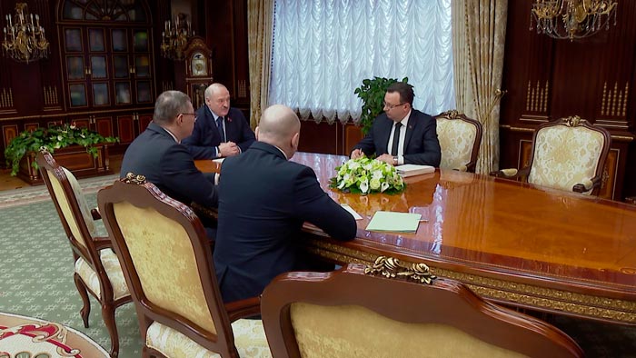 «У некоторых по 300 тысяч, по 650 тысяч евро при обысках обнаружили». Лукашенко о задержанных ортопедах
