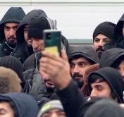 Тепло пообщался с беженцами и ответил на острые вопросы. Подводим итоги поездки Президента на границу