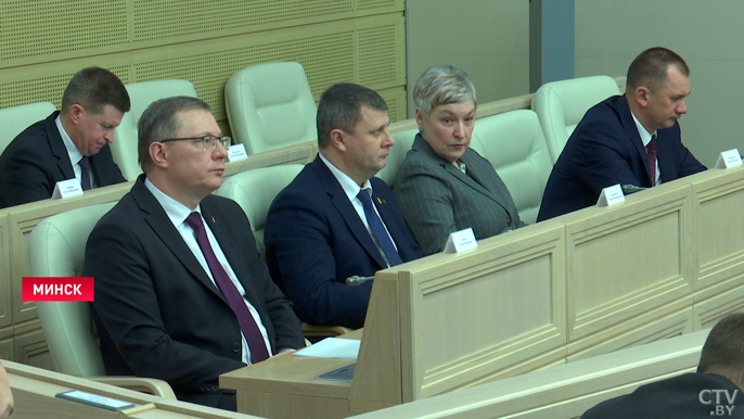 «Привести в соответствие с Конституцией». Президент подписал ряд законов для парламента – что изменилось?-16
