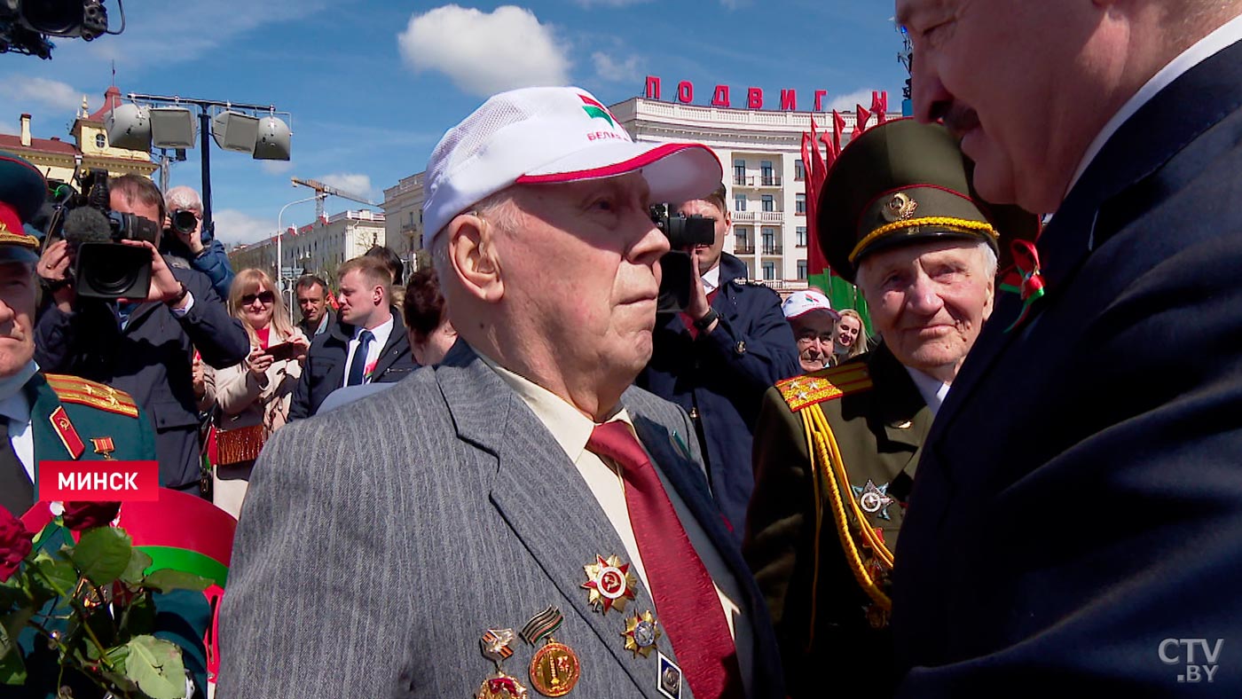 «От имени живых и павших заявляю, клянусь вам, мы с вами!» Что говорили ветераны Александру Лукашенко 9 Мая?-7