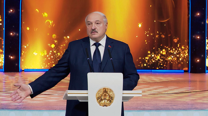 Лукашенко: «Мы идём по тонкому льду. Неосторожный шаг – и мы можем утонуть, опрокинуть государство»