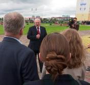 «Раздевайтесь, работайте». Что журналисты подарили Президенту?