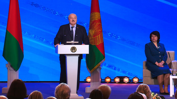 Лукашенко – женщинам: рожайте, растите, берегите наших детей, а мир и достаток мы обязаны обеспечить