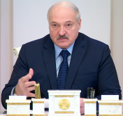 Александр Лукашенко: большая часть напечатанных денег до сих пор не связана, есть огромный потенциал роста, если мы сможем привлечь их в нашу страну Александр Лукашенко: большая часть напечатанных денег до сих пор не связана, есть огромный потенциал роста, если мы сможем привлечь их в нашу страну