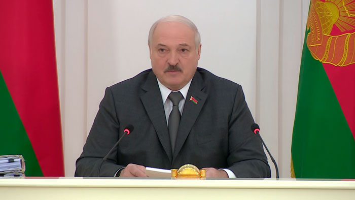 Лукашенко во Дворце Независимости: мы можем изменить свой курс и предать Россию? Не можем