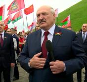 «Я вам помощник, пока я Президент». О чём Александр Лукашенко и студент договорились на Кургане Славы?