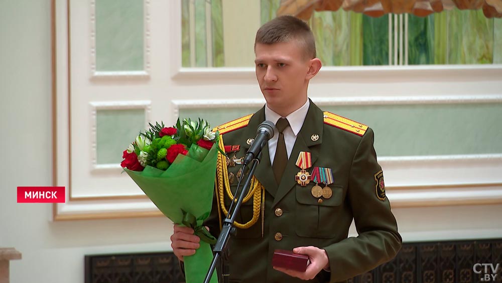 Он спас подчинённого, рискуя жизнью. Старшего лейтенанта Алексея Харламова наградили орденом «За личное мужество»-4