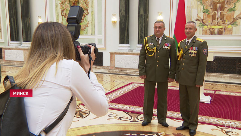 Александр Лукашенко, вручая генеральские погоны: «Спасибо вам, берегите страну!» -39