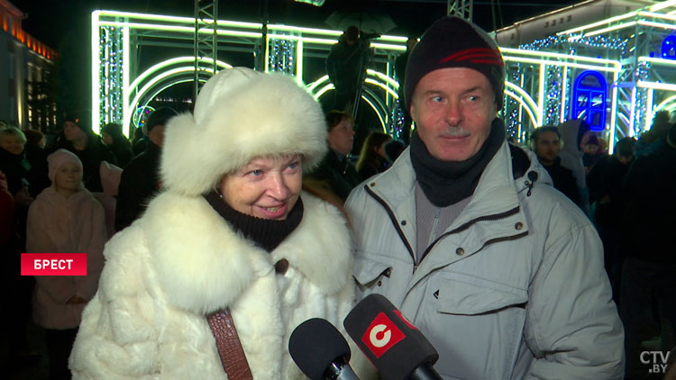 Предновогоднее театрализованно-музыкальное представление провели в Бресте. Зрители поделились эмоциями-4