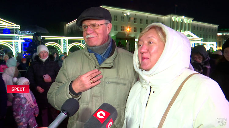 Предновогоднее театрализованно-музыкальное представление провели в Бресте. Зрители поделились эмоциями-10