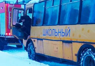 Под Быховом 8 детей застряли в автобусе по дороге в школу