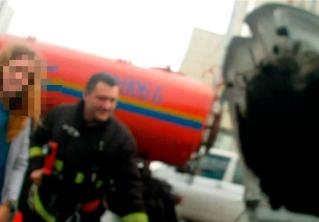 В Минске котёнок залез под капот остановившейся на дороге иномарки. Девушка-водитель не растерялась