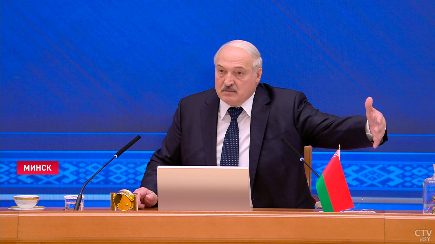 Президент: вот здесь, перед Дворцом Независимости, в гробу, в белых тапочках меня носили! За что?-4 Президент: вот здесь, перед Дворцом Независимости, в гробу, в белых тапочках меня носили! За что?-4