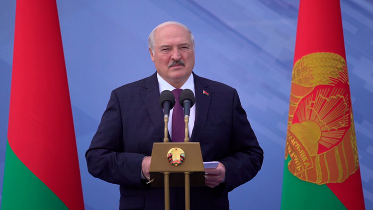 Лукашенко: чтобы потом в 30-40 лет ты не ходил по улицам и не кричал: «Дайте мне зарплату, как у них!»
