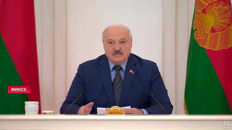 Лукашенко: кто нерадивых руководителей пересаживает из одного кресла в другое – это сродни коррупции-4