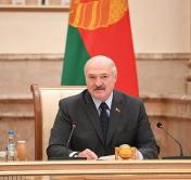 Президент Беларуси: искренне желаю вам неизменно благоприятной погоды и высоких урожаев