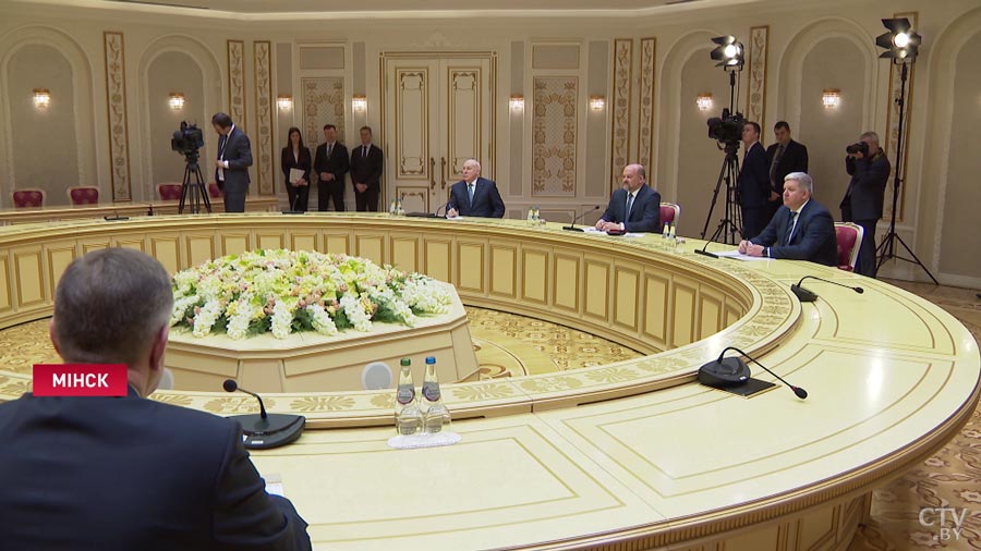 «Хоть какой-то путь к развязке тех споров». Александр Лукашенко рассказал подробности телефонного разговора с Владимиром Путиным-10 «Хоть какой-то путь к развязке тех споров». Александр Лукашенко рассказал подробности телефонного разговора с Владимиром Путиным-10