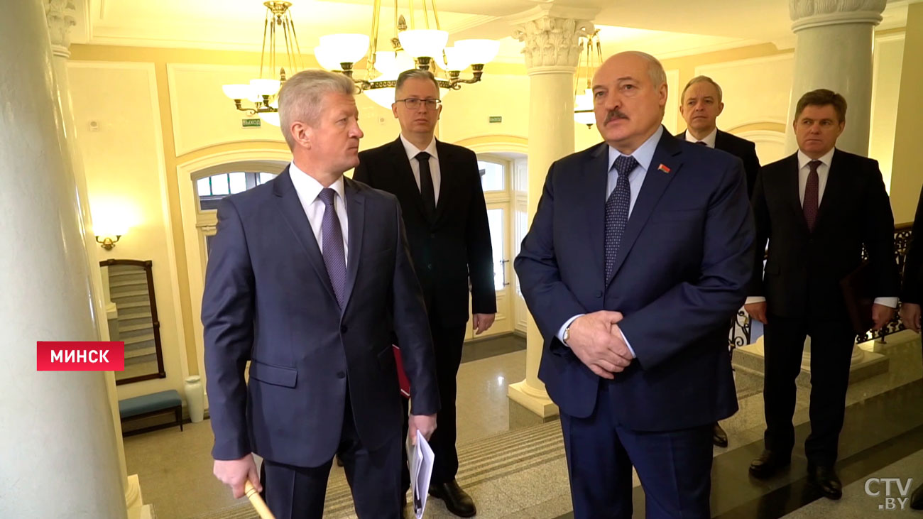 Александр Лукашенко побывал на репетиции «Павлинки» в Купаловском театре-1