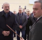 «Деньги отдадим вам, а вы смотрите, кому помочь». Александр Лукашенко о финансовой поддержке предприятий на местах