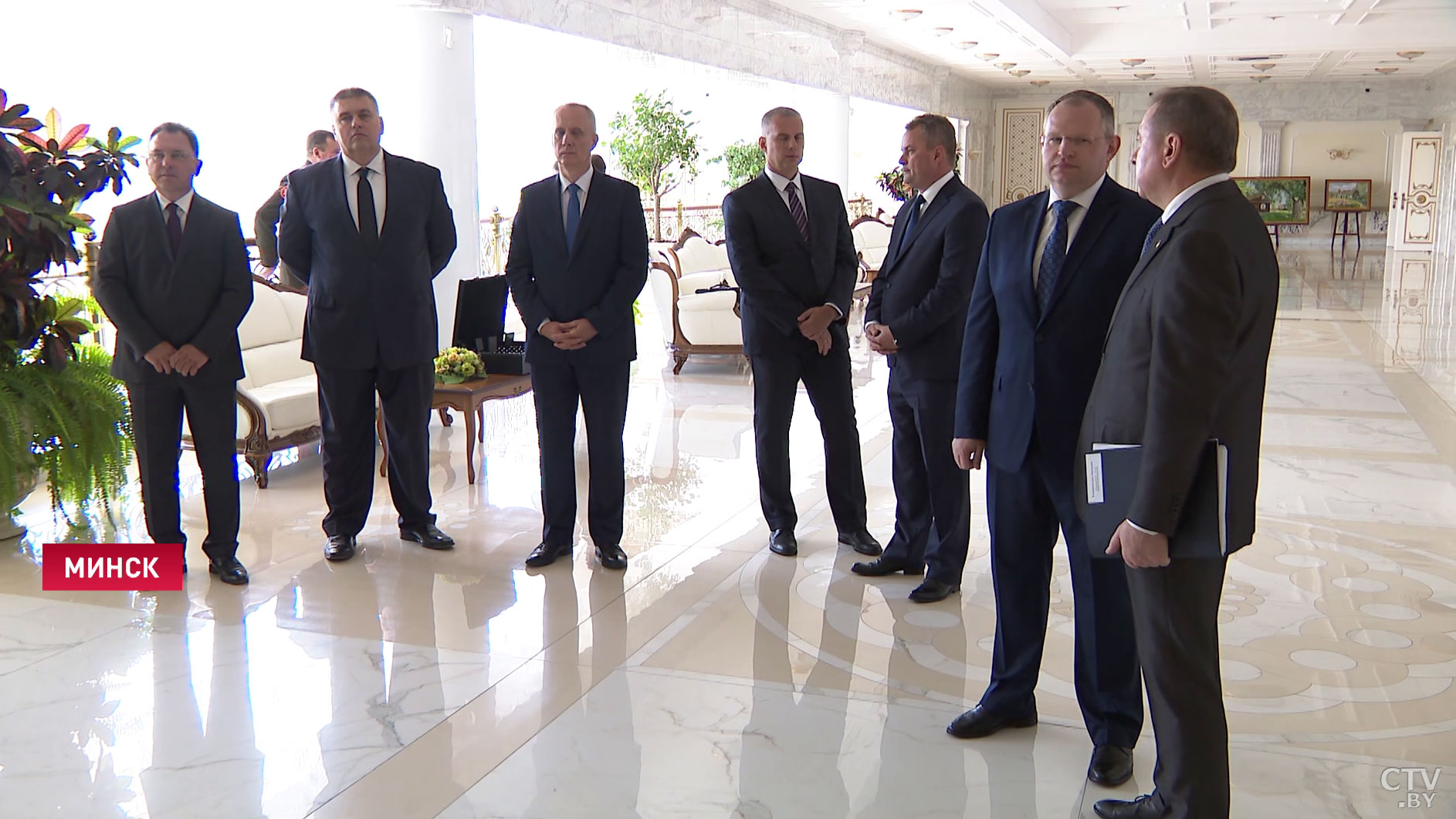 От руководителей предприятий до назначений в дипкорпусе. Подробности кадрового понедельника у Президента-7
