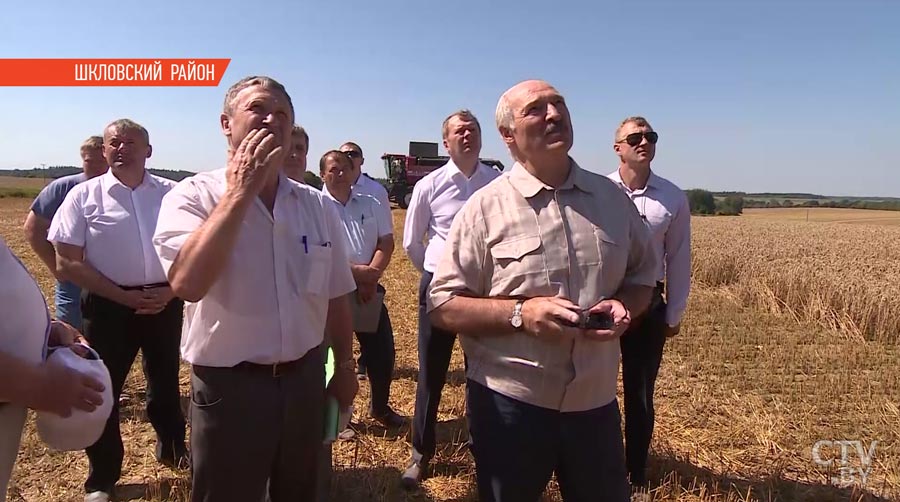 «Это действительно комбайн будущего»: Александр Лукашенко после тест-драйва «Палессе GS2124»-7