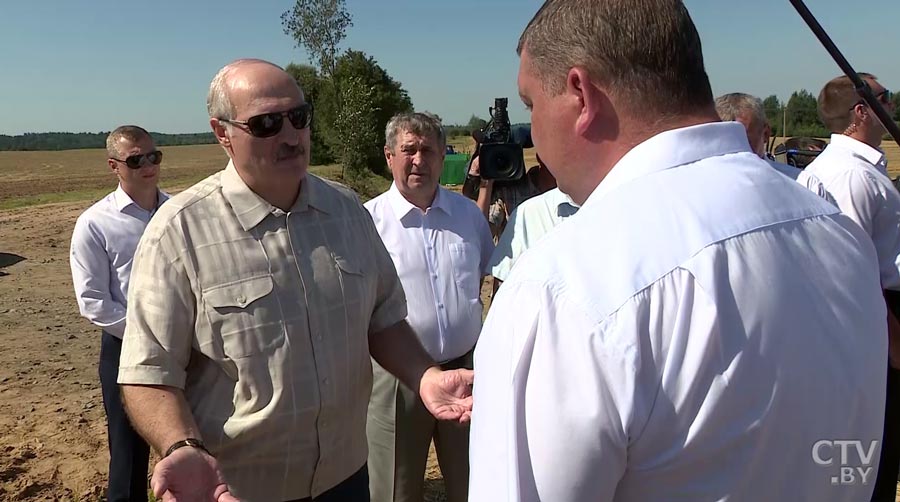 «Это действительно комбайн будущего»: Александр Лукашенко после тест-драйва «Палессе GS2124»-25