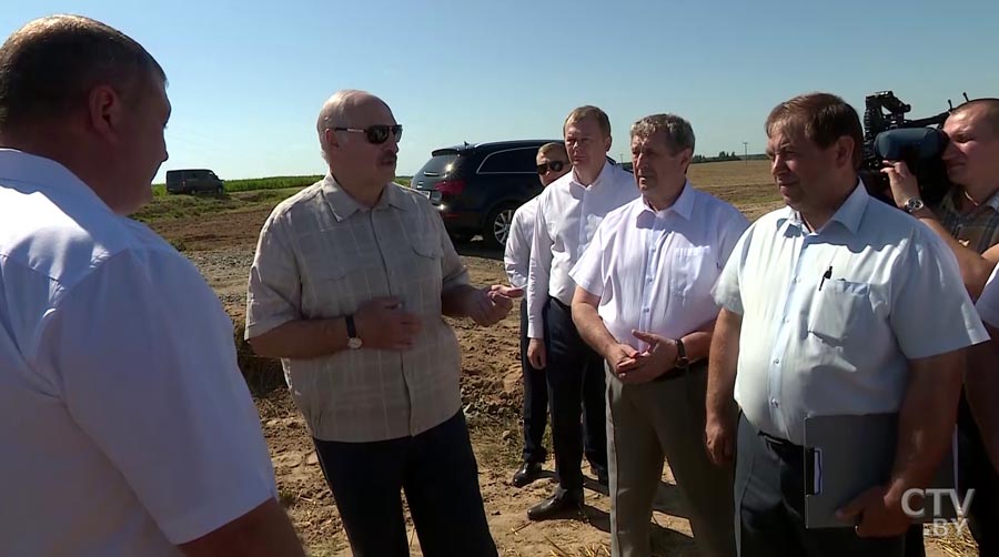 «Это действительно комбайн будущего»: Александр Лукашенко после тест-драйва «Палессе GS2124»-31